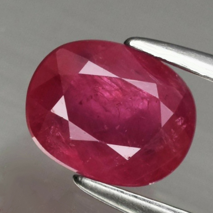 Bild 1 von 1.11 ct. Fine red oval 6.4 x 5 mm Madagaskar Ruby