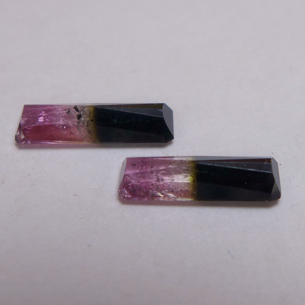 Bild 1 von 1.75 ct. Wunderschönes Paar pink grüne 11 x 3.5 mm  Turmalin Baguettes