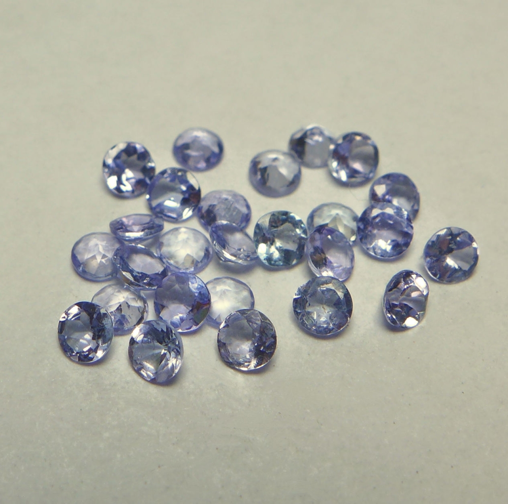 Bild 1 von 2.00 ct. 26 Stück feine blau- violette runde 2.7 mm Tansanite