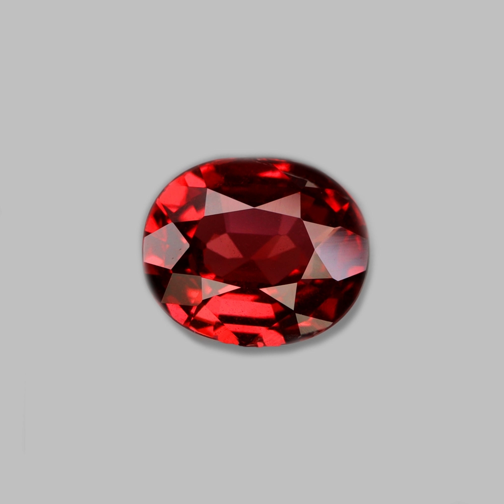 Bild 1 von 1.75 ct. Natürlicher roter ovaler 8 x 6.6  mm Spessartin Granat