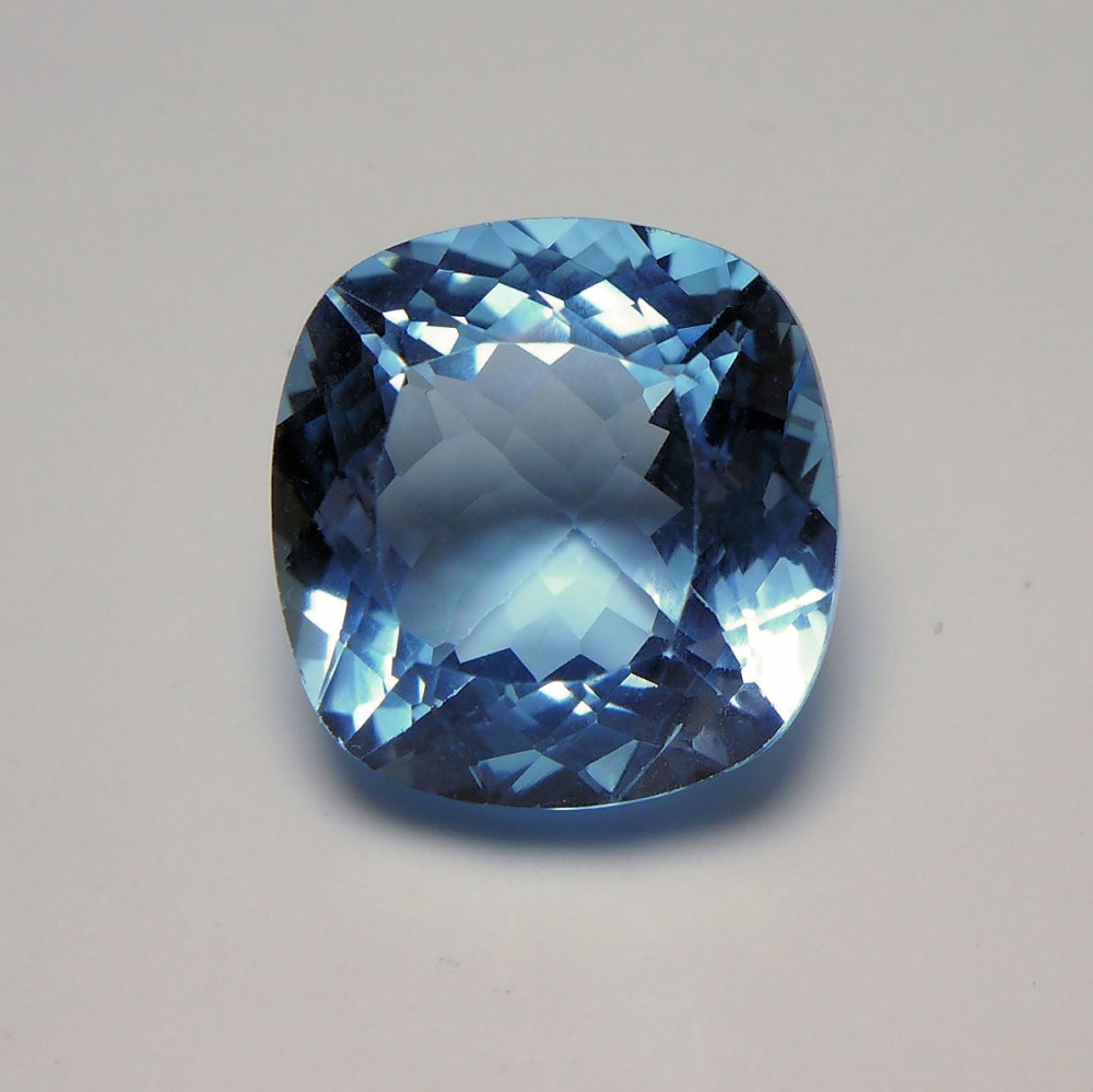 Bild 1 von 20.88 ct. Augenreiner 16 x 15.4  mm Brasilien Cushion Swiss Blue Topas