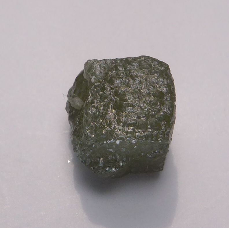 Bild 1 von 4.05 ct. Feiner grau grüner ca. 7.5 x 8.5 mm Rohdiamant Würfel