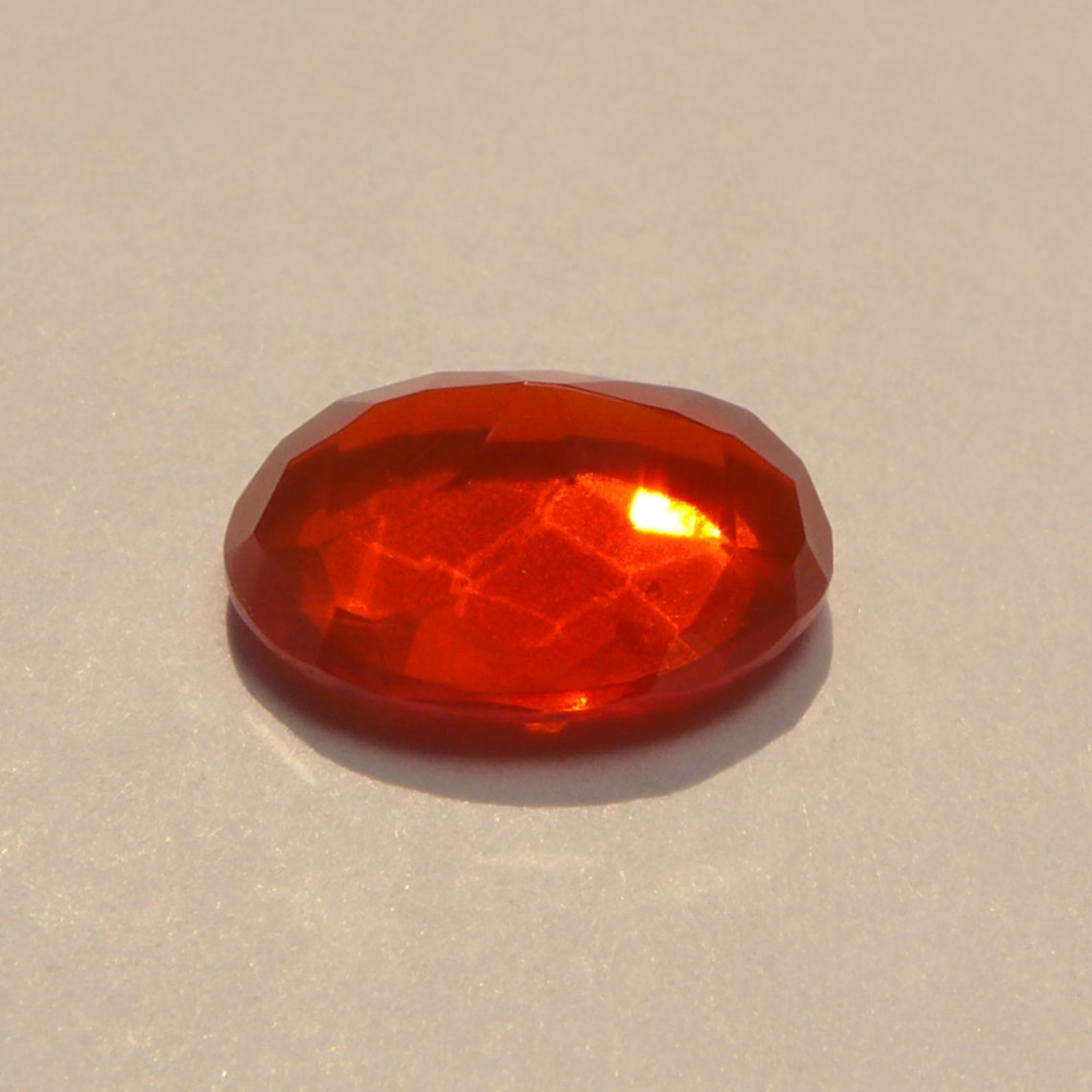 Bild 1 von  2.25 ct. Orangroter facett. ovaler 12x 8.5 mm Mexiko Feueropal