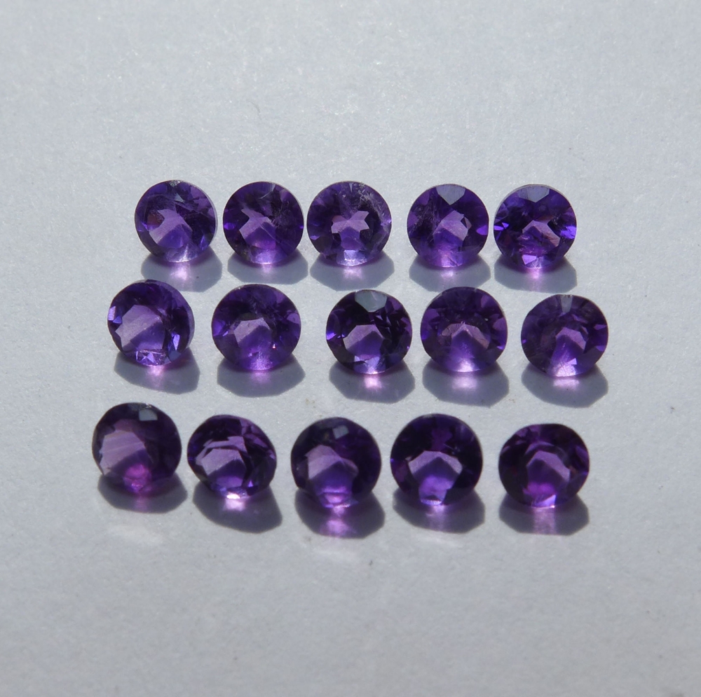 Bild 1 von 1.75 ct . 15 Stück feine runde Ø 3 - 3.1 mm Bolivien Amethyste