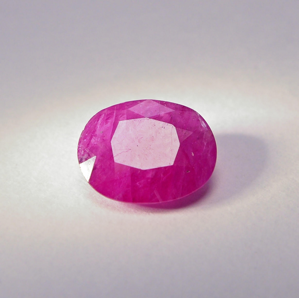 Bild 1 von 2.19 ct. Fine pink red oval 9.3 x 7.7 mm Mosambique Rubin