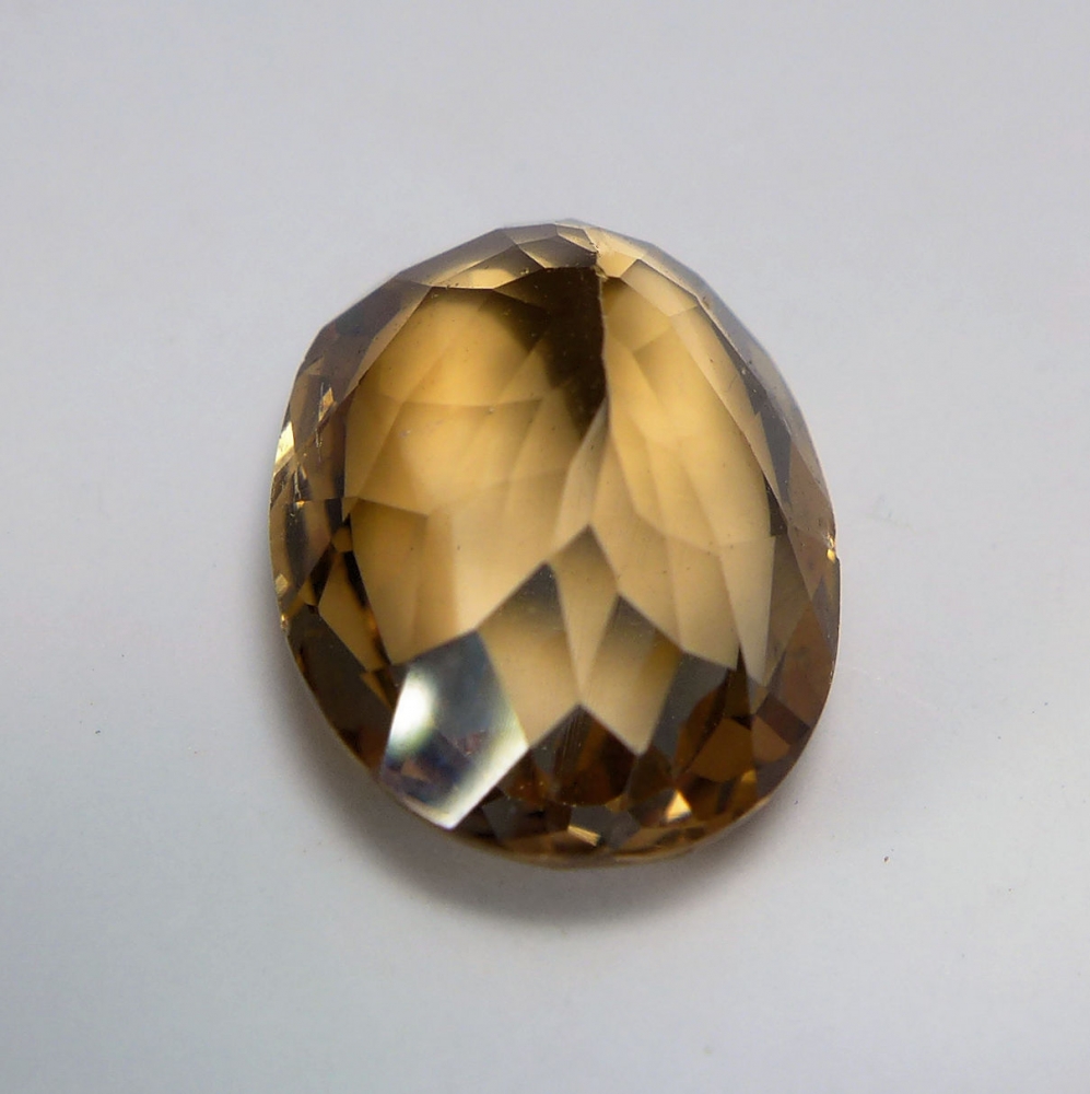 Bild 1 von 7.95 ct.  Schöner ovaler 15 x 10.5 mm Brasilien Champagne Topas