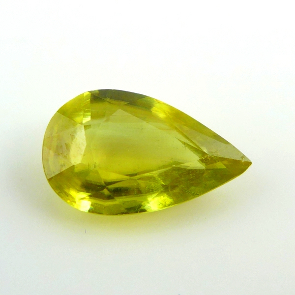 Bild 1 von 1.24 ct.  Feiner grünlich Gelber 9.7 x 5.8 mm Titanit Sphen Tropfen