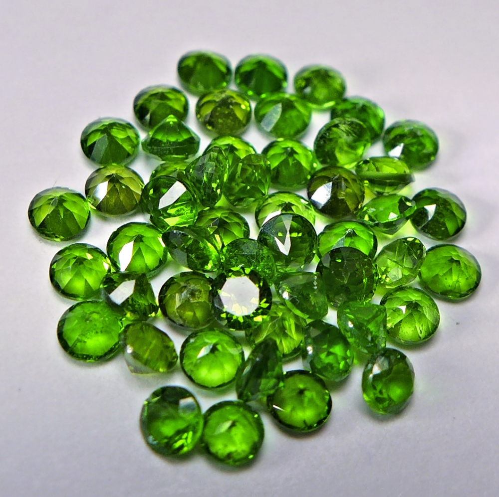 Bild 1 von 3.82 ct. 50 Stück runde natürliche  2.5 mm Chrom Diopsid Edelsteine