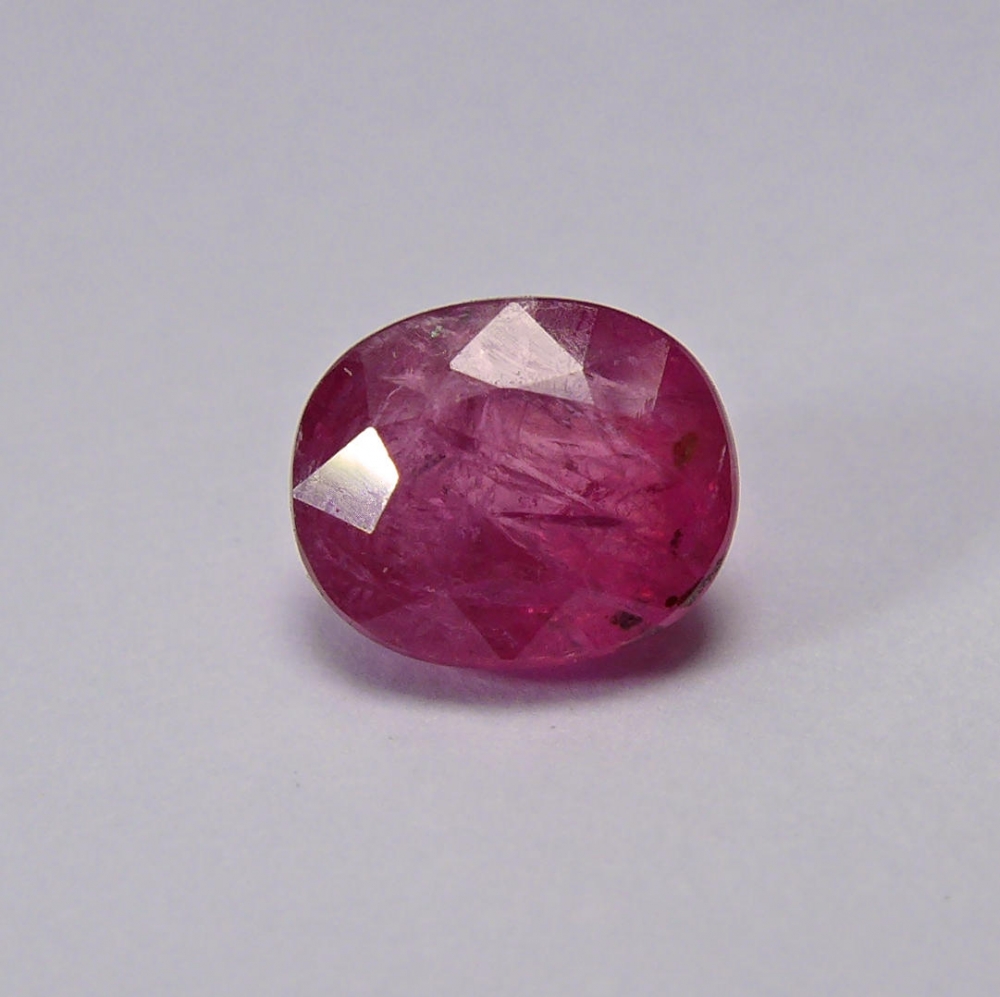 Bild 1 von 2.14 ct. Beatiful pink red oval 7.8 x 6.5 mm Mosambique Rubin
