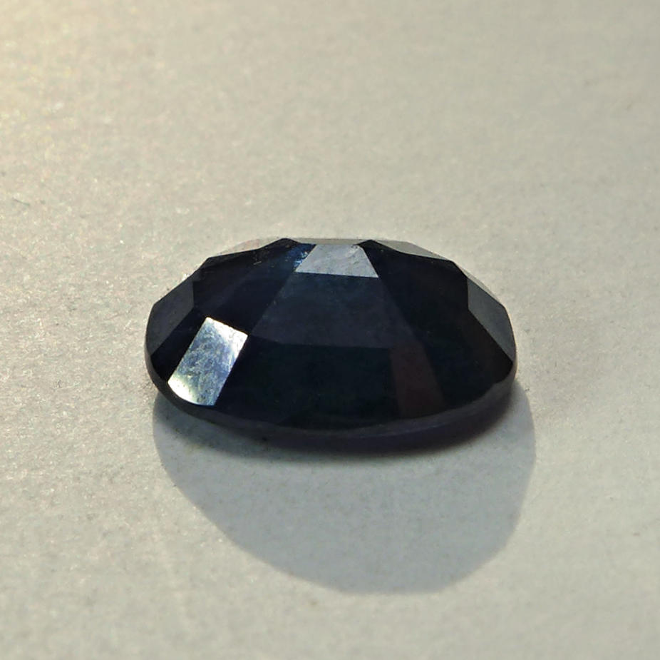 Bild 1 von 2.14 ct. Natürlicher medium blauer ovaler  9 x 7 mm  Saphir
