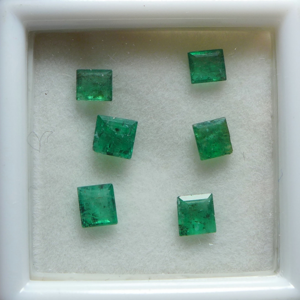 Bild 1 von 1.40 ct. 6 Stück natürliche Kolumbien Carré 3.5 - 3.9 mm Smaragde