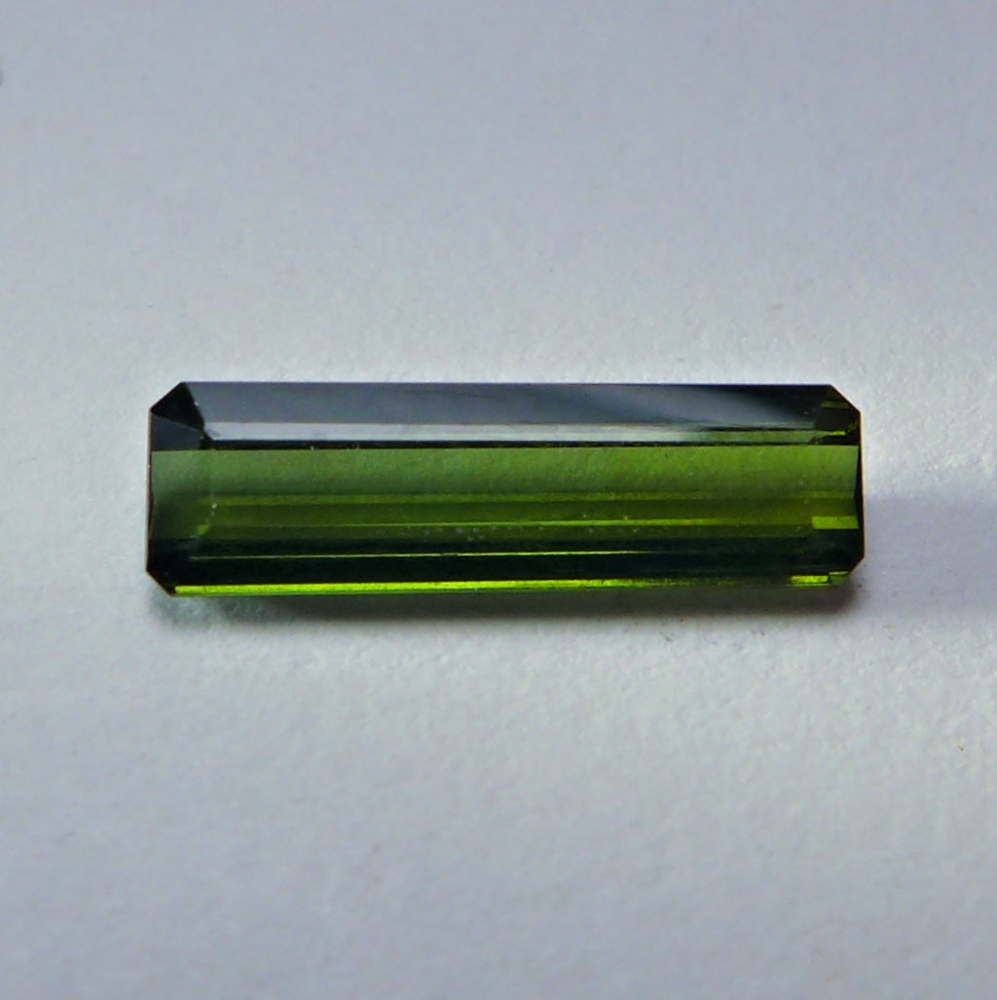 Bild 1 von 1.06 ct VVS! Klasse grünes 12.4 x 3.6 mm Turmalin Baguette