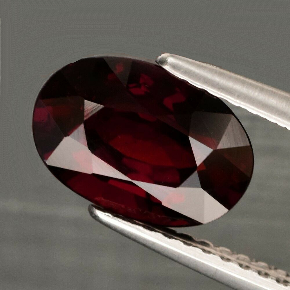 Bild 1 von 2.62 ct. Pinkred  oval  9.4 x 6.7 mm Rhodolithe  Garnet