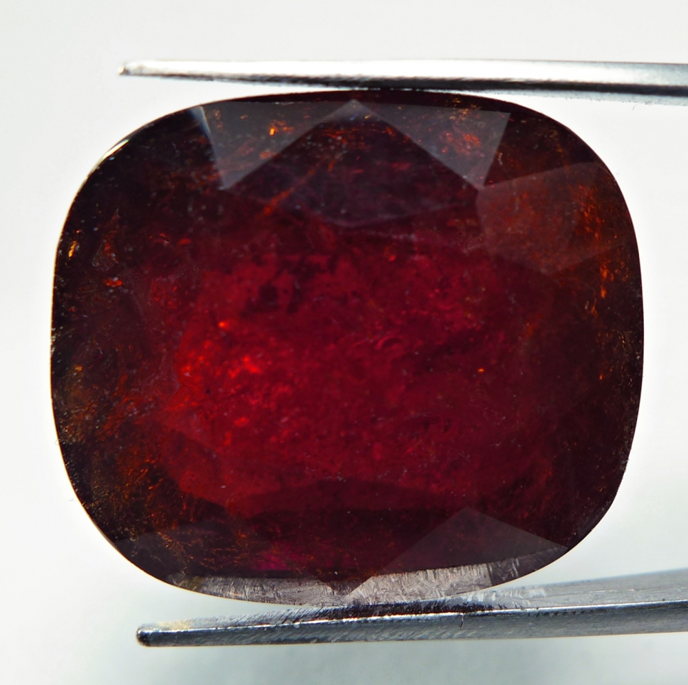Bild 1 von 21.75 ct. Hughe red  oval 16.7 x  14.6 mm Rhodolithe  Garnet