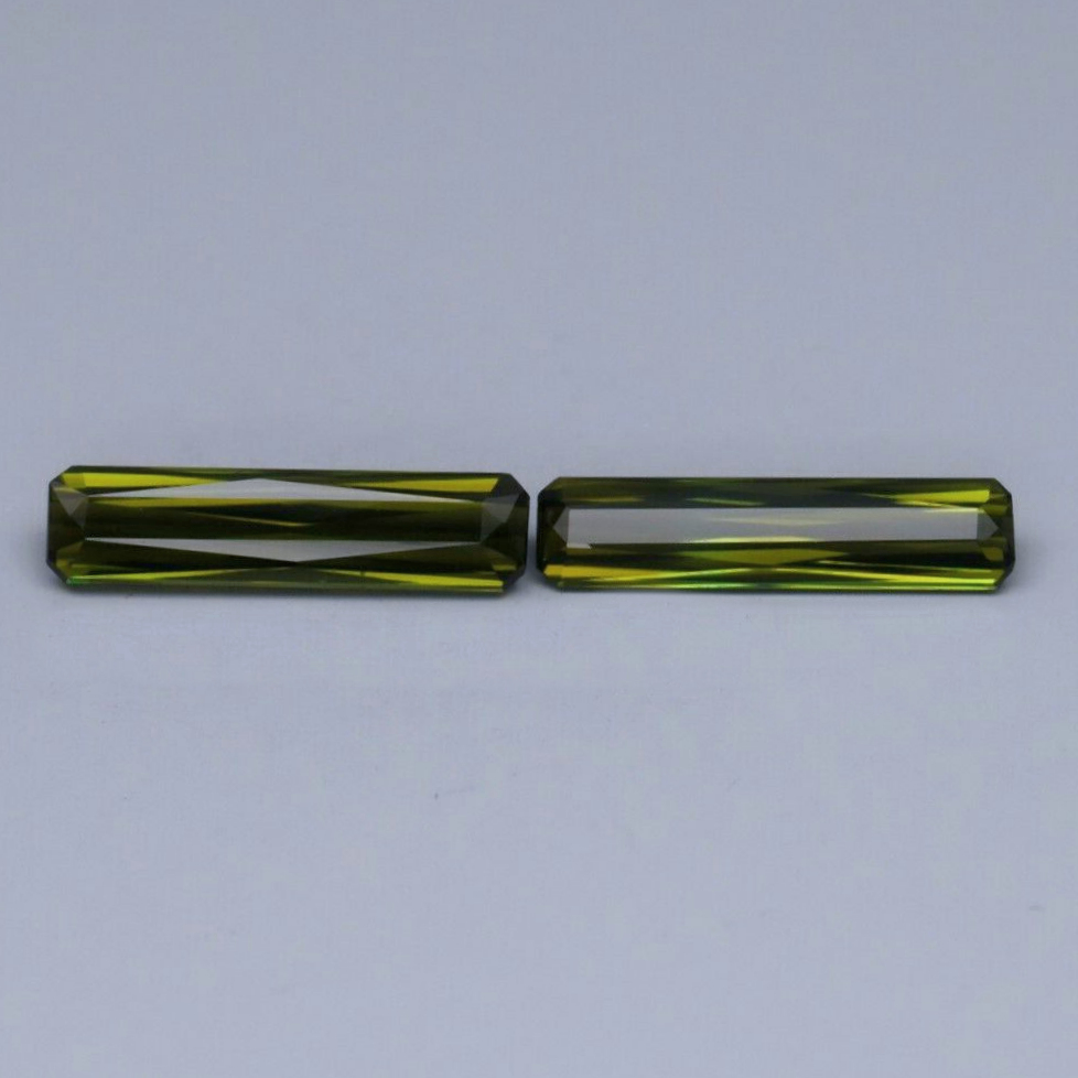 Bild 1 von 1.5 ct IF! Feines Paar grüne 12 x 2.8 mm Turmalin Baguettes