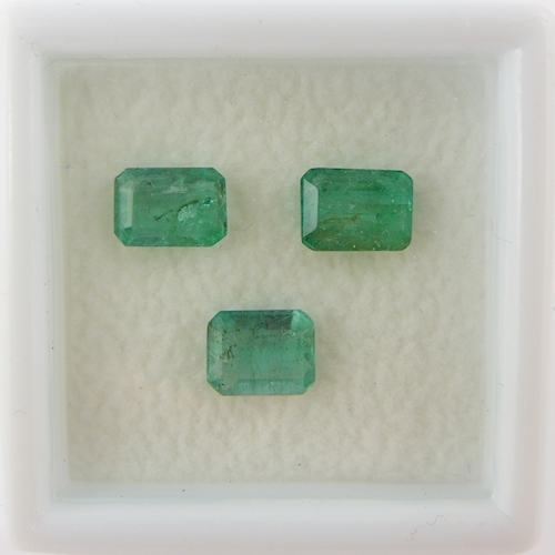 Bild 1 von 2.00 ct. 3 pieces natural Columbian Octagon Emeralds
