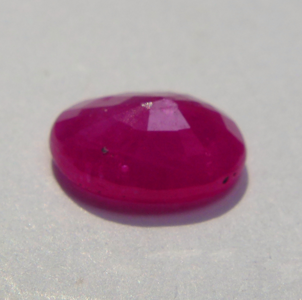 Bild 1 von 1.36 ct. Schöner pink roter ovaler 8 x 6 mm Mosambik Rubin