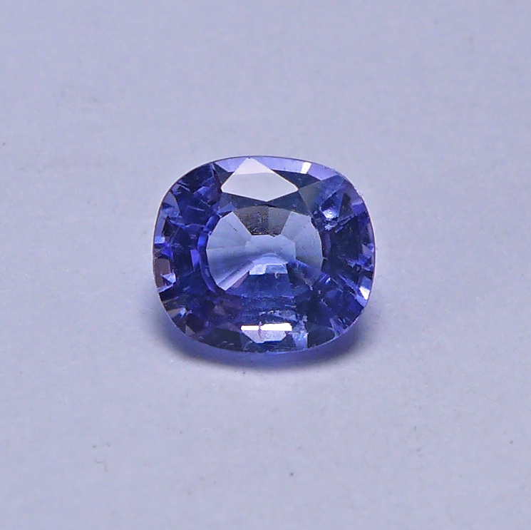 Bild 1 von 1.07 ct. VS. Feiner natürlicher ovaler  6.5 x 5.8 mm Tansanit Edelstein. 