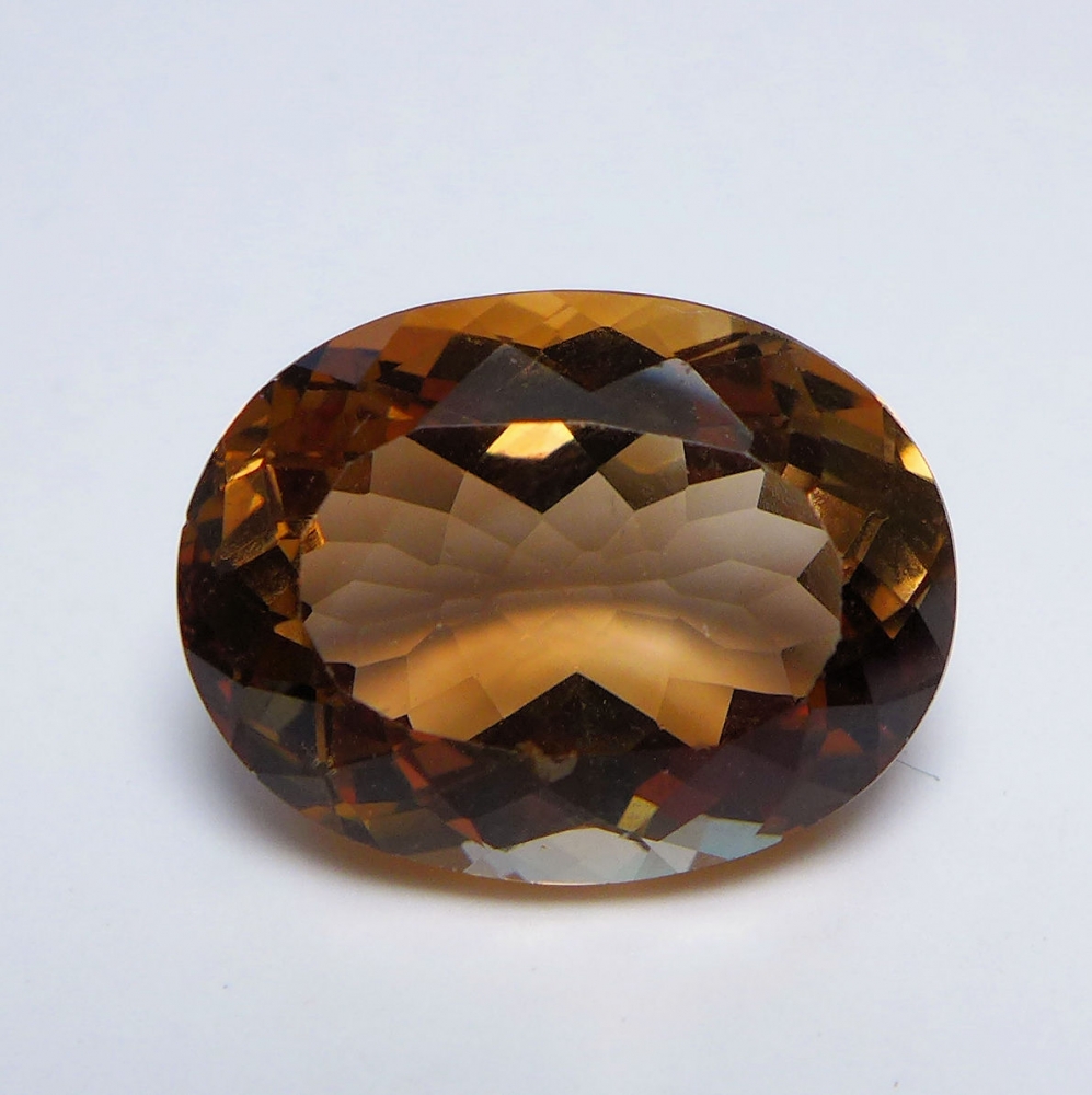 Bild 1 von 10.05 ct.  Großer ovaler 17 x 13 mm Brasilien Champagne Topas