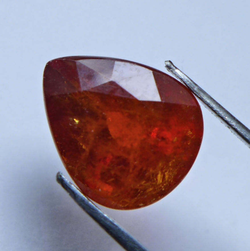 Bild 1 von 4.21 ct . Toller orangeroter 10.3 x 8.5 mm Spessartin Granat Tropfen