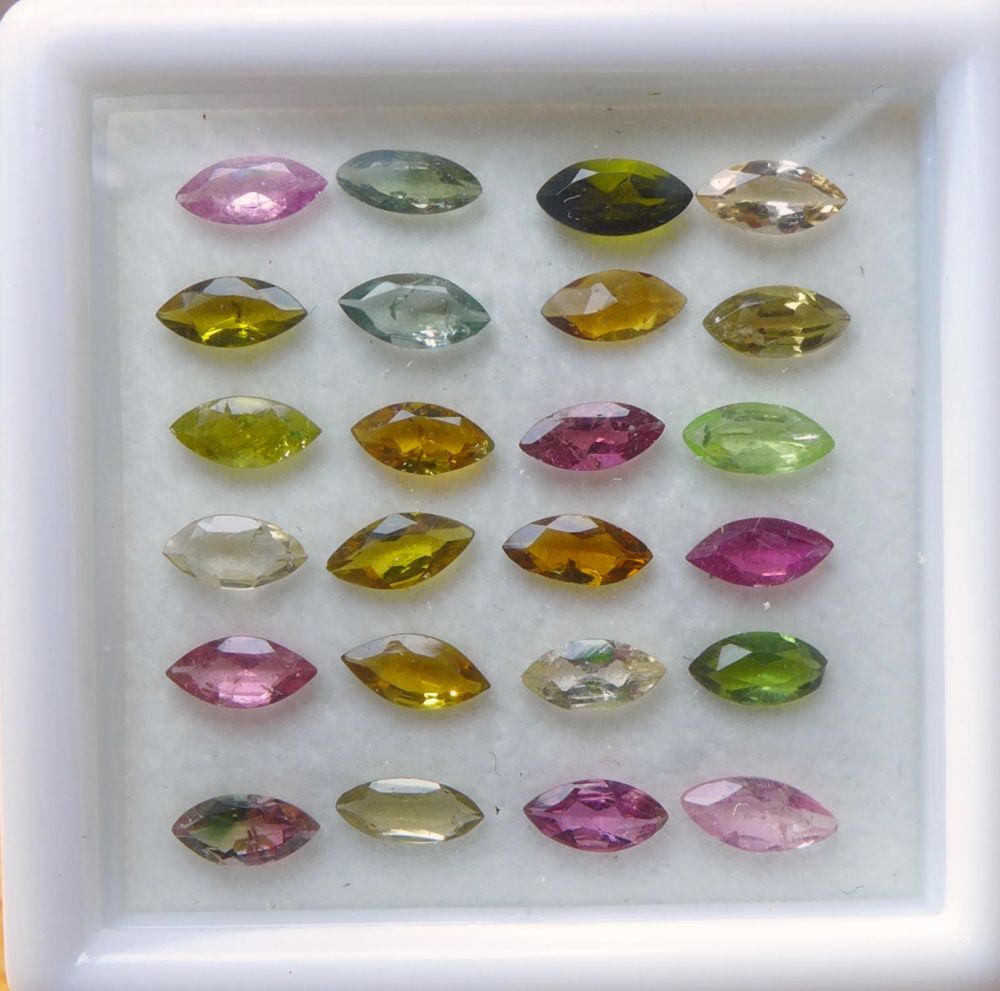 Bild 1 von 4.23 ct. 24 Stück feine unbeh. 6 x 3 mm Multi Color Turmalin Navette