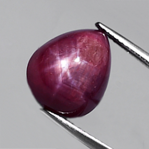 Bild 1 von 10.85 ct  Sehr schöner großer 11.7 x 11.6 mm Mosambik Sternrubin Tropfen