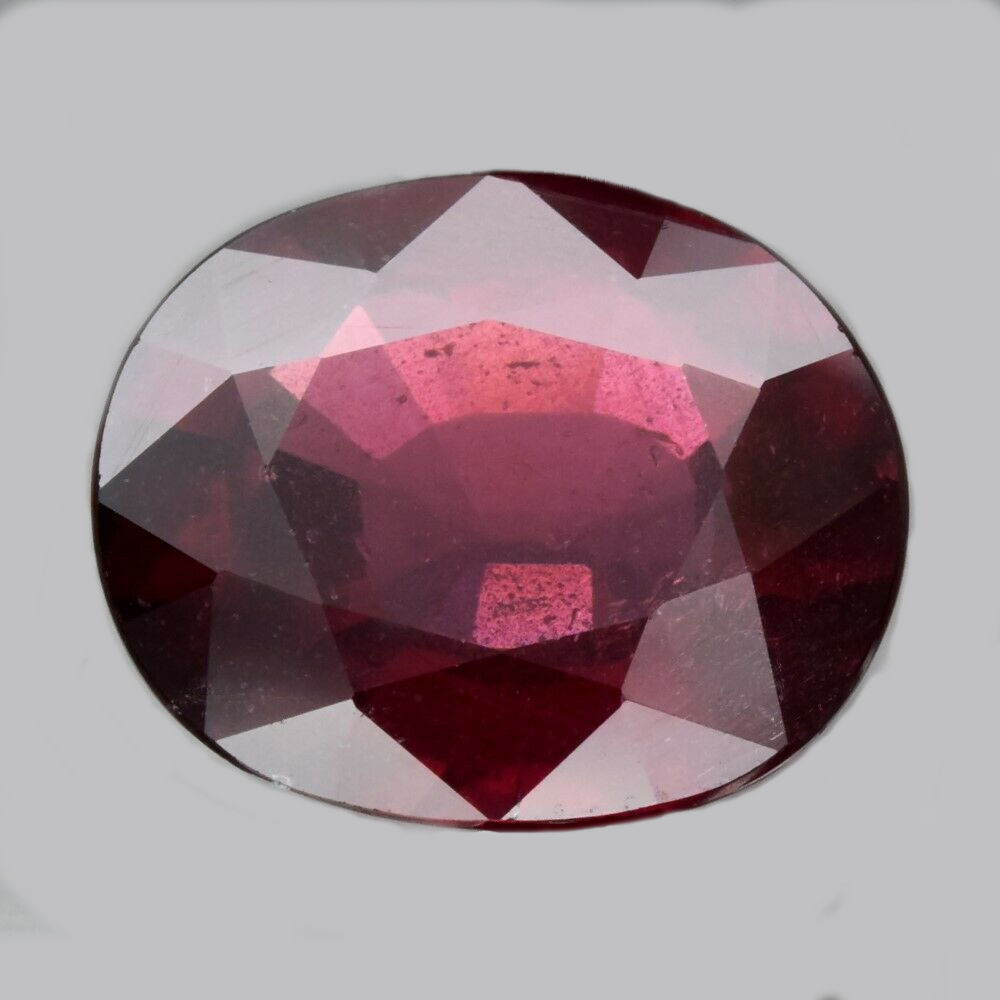 Bild 1 von 6.1 ct. Large red- violet 12.4 x 10.2 mm Rhodolite Garnet Gem