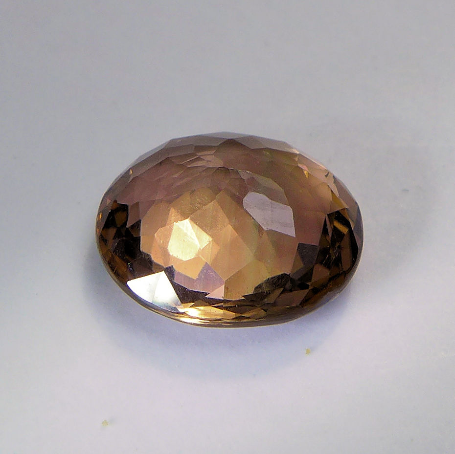 Bild 1 von 2.70 ct. Natürlicher orangebrauner ovaler 9 x 10 mm Mosambik Turmalin