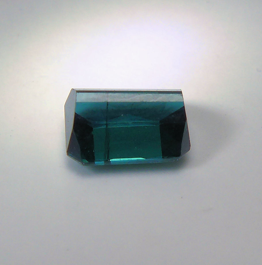 Bild 1 von 2.22 ct. Natürlicher bläulich grüner 8.8 x 6 mm Indigolith Turmalin