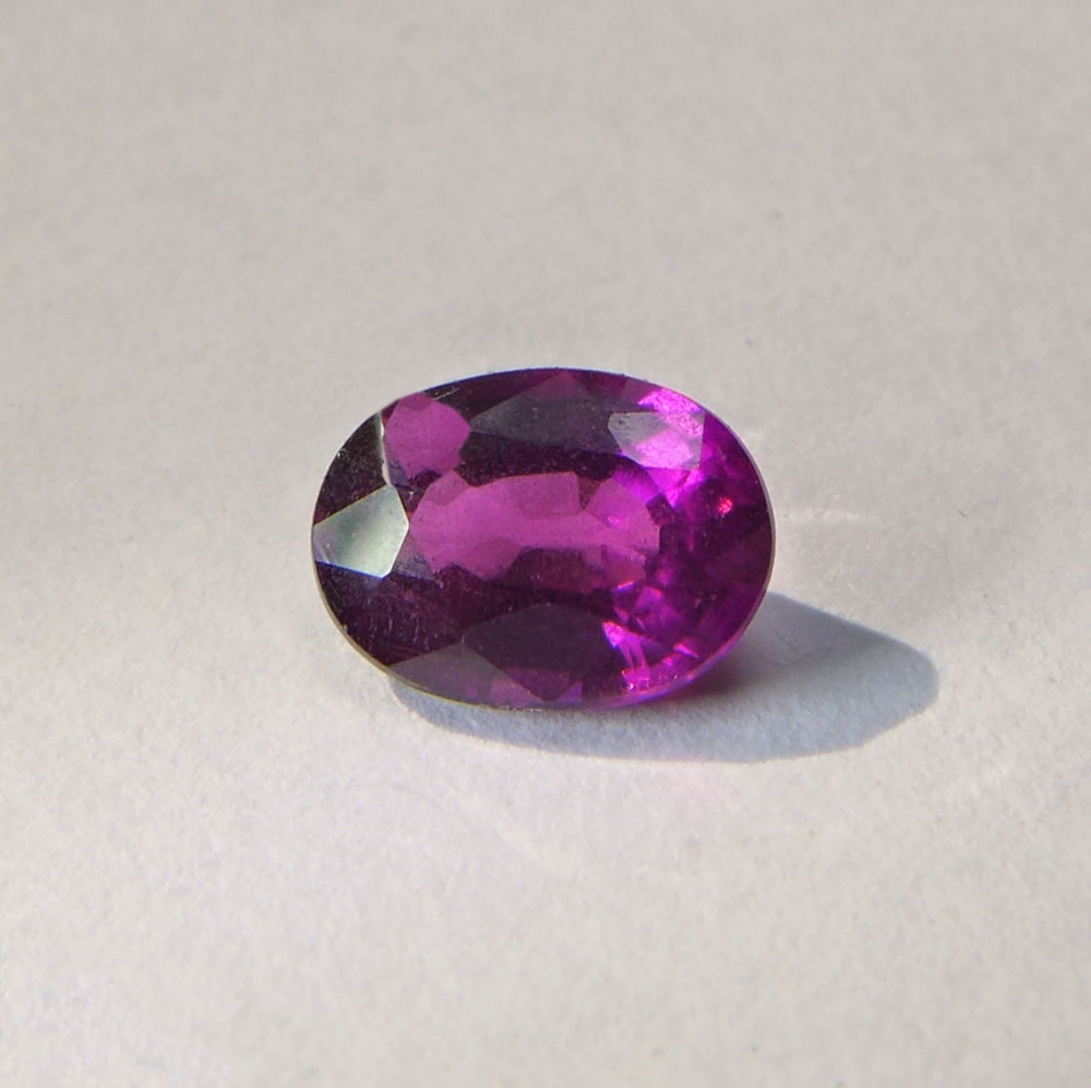 Bild 1 von 1.02ct. Purple 7 x 5 mm  Rhodolite Garnet Gemstones