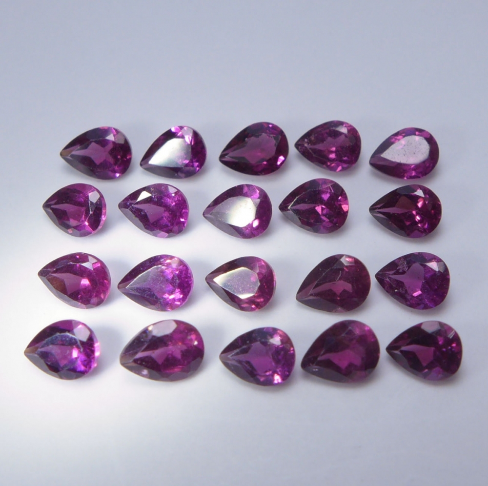 Bild 1 von 3.72 ct. VS! 20 pieces Pink- Violet 4 x 3 mm Rhodolite Garnet Pears