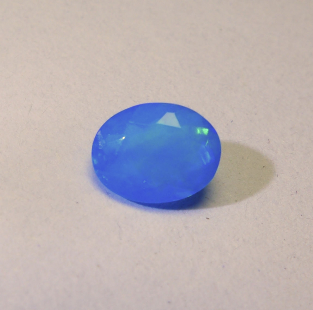 Bild 1 von 1.15 ct. Blue facett. oval 9 x 7 mm Mexico Fire Opal