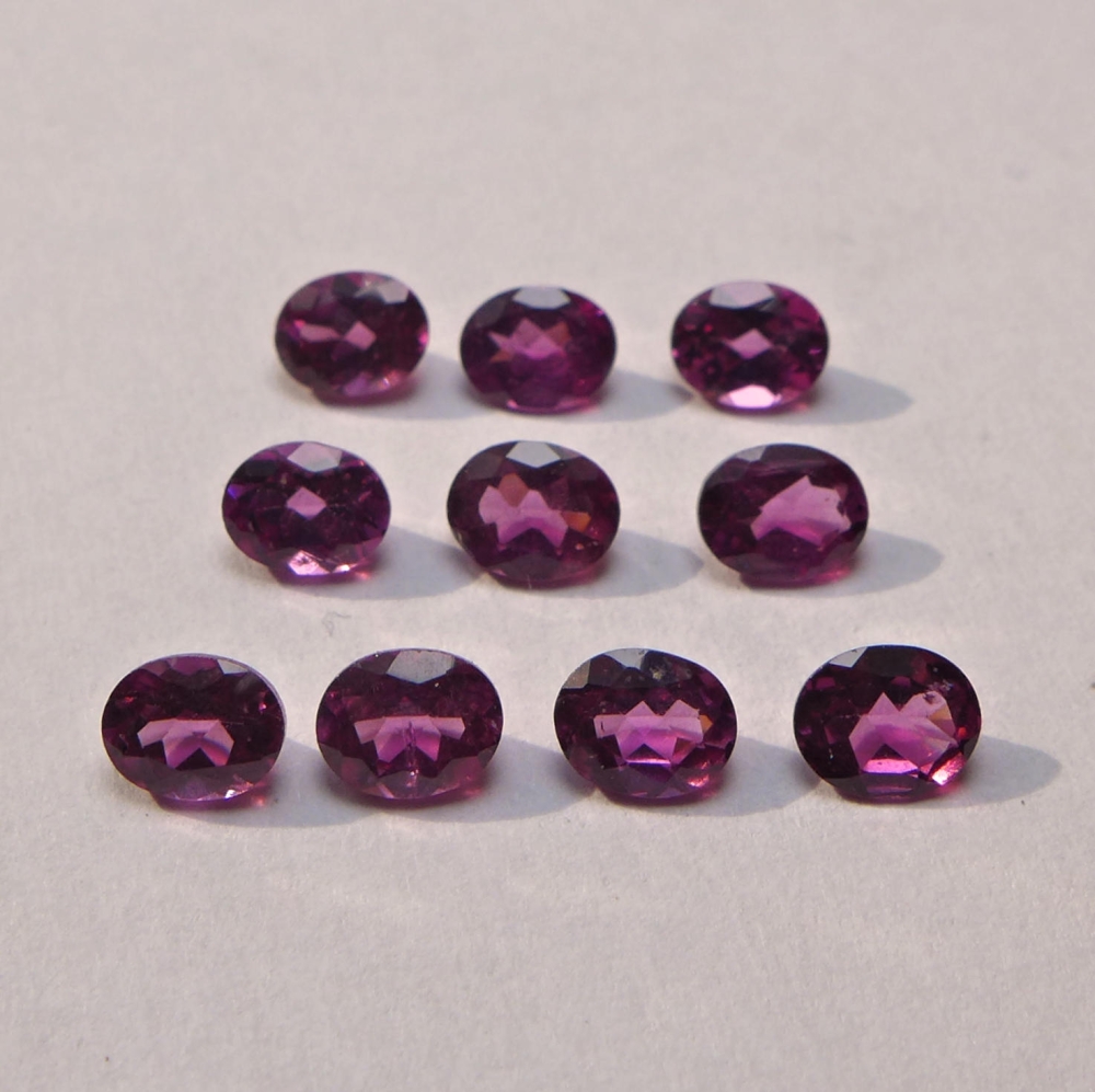 Bild 1 von 4.48 ct. 310rot - violette 5 x 4 mm Madagaskar Rhodolith Granate