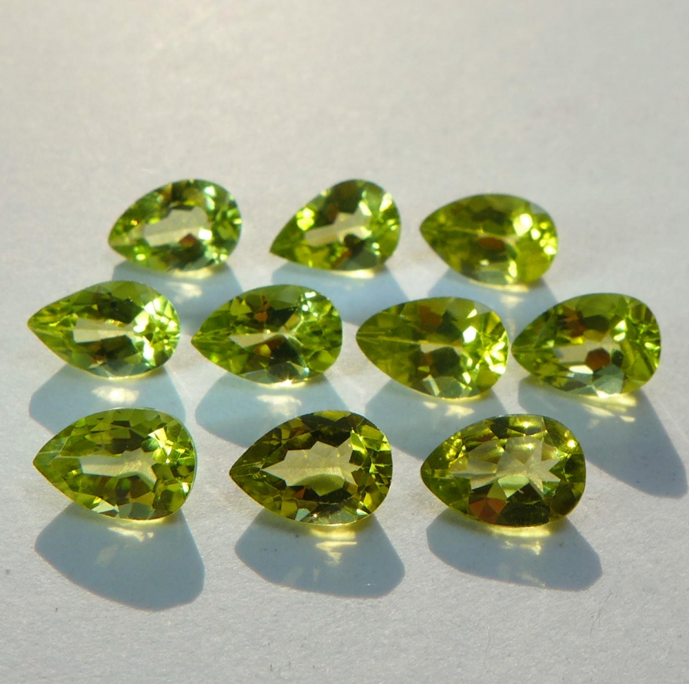 Bild 1 von 4.13 ct. 10 pieces apple green 6 x 4 mm Pakistan Peridot Pears