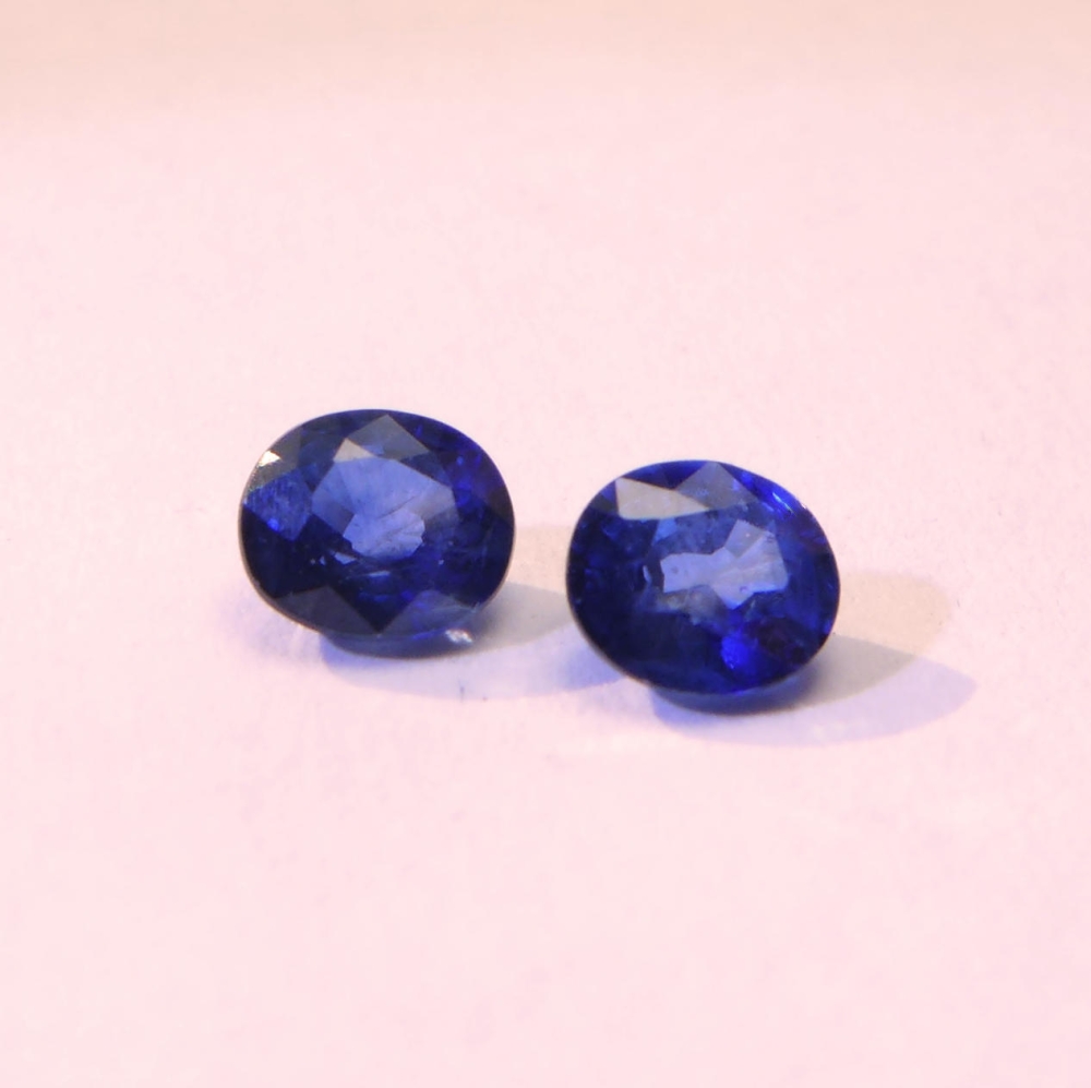 Bild 1 von 1.08 ct. Perfektes Paar blaue ovale 5 x 4 mm Saphire