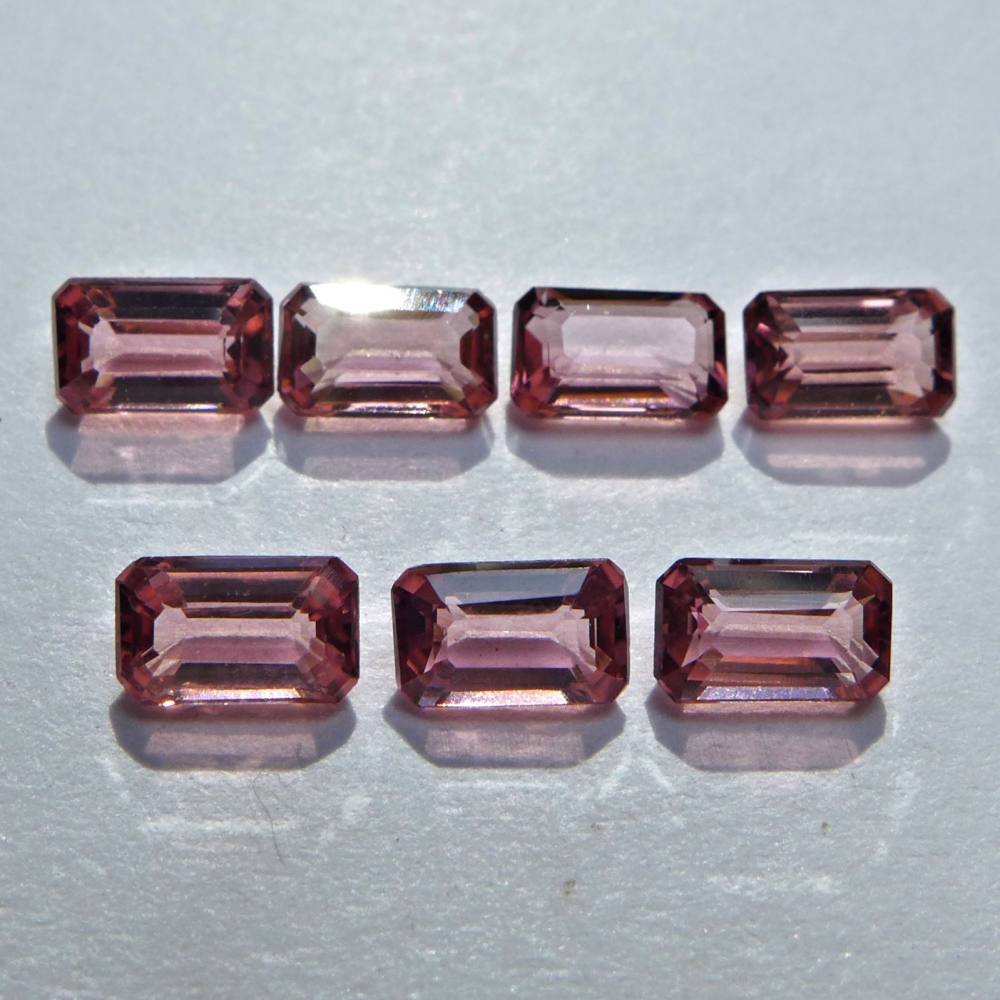 Bild 1 von 2.28 ct. 7 Stück 5 x 3 mm Pink Mosambik Turmalin Baguette