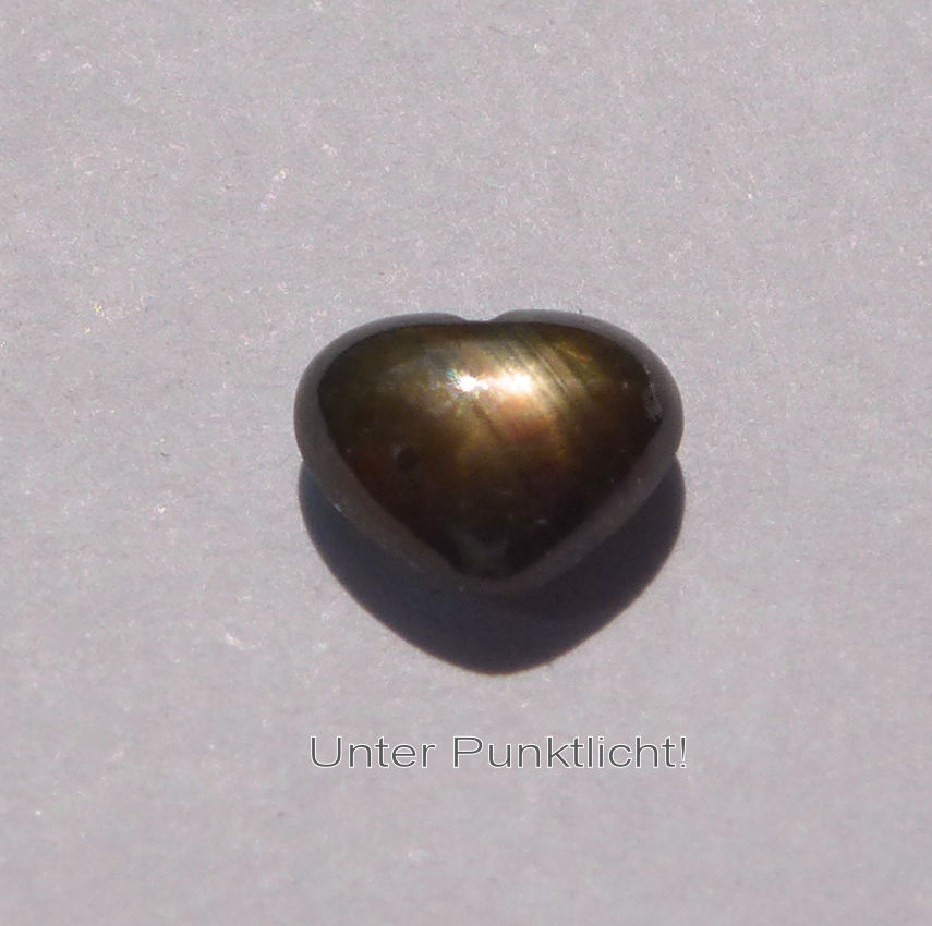 Bild 1 von 1.18 ct. Schönes 6.8 x 5.5 mm Black- Star Sternsaphir Herz