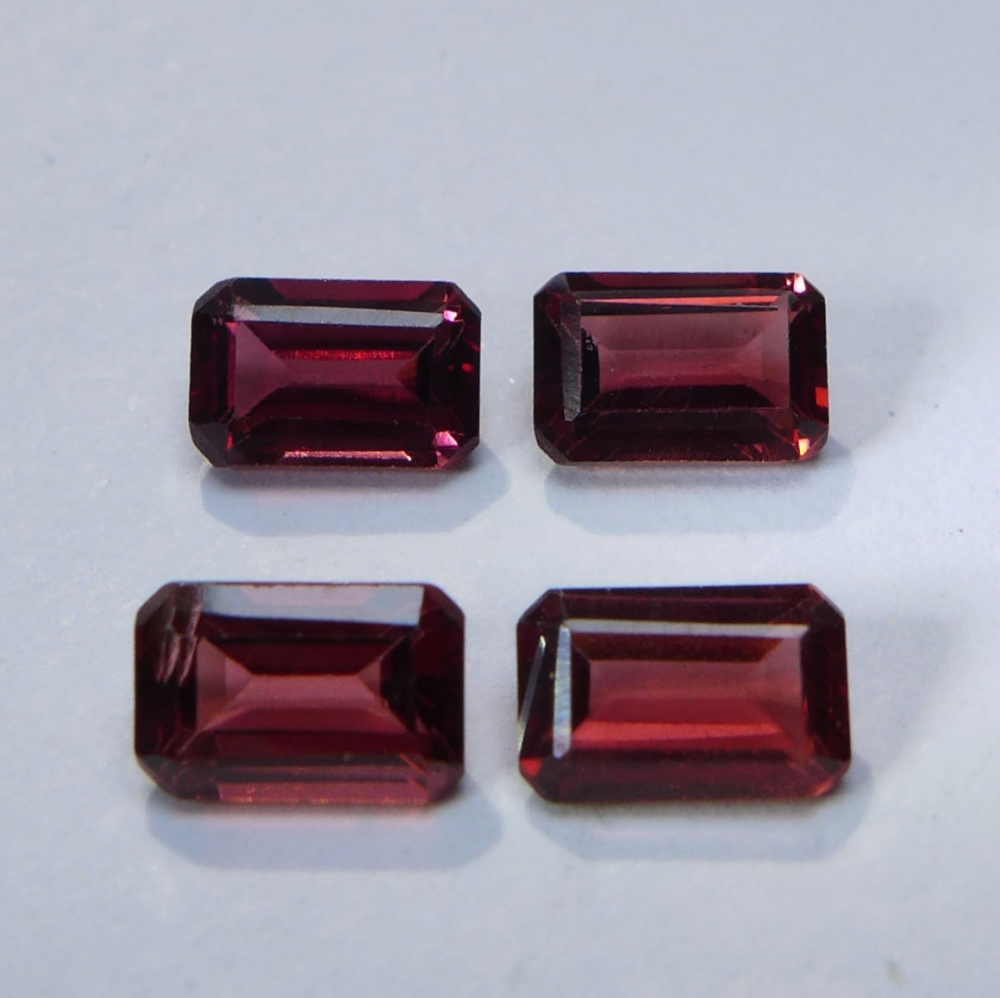 Bild 1 von 2.85 ct. 3 amazing red 6 x 4 mm Octago Pyrop Garnet Gemstones