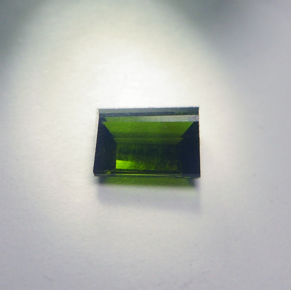 Bild 1 von 1.21 ct. Waldgrüner 6.5 x 5 mm Mosambik Turmalin im Smaragdschliff