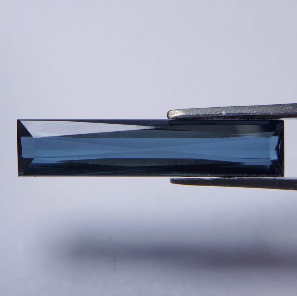 Bild 1 von 1.67 ct. Augenreiner blau grüner 17.2 x 3.7 mm Indigolith Turmalin
