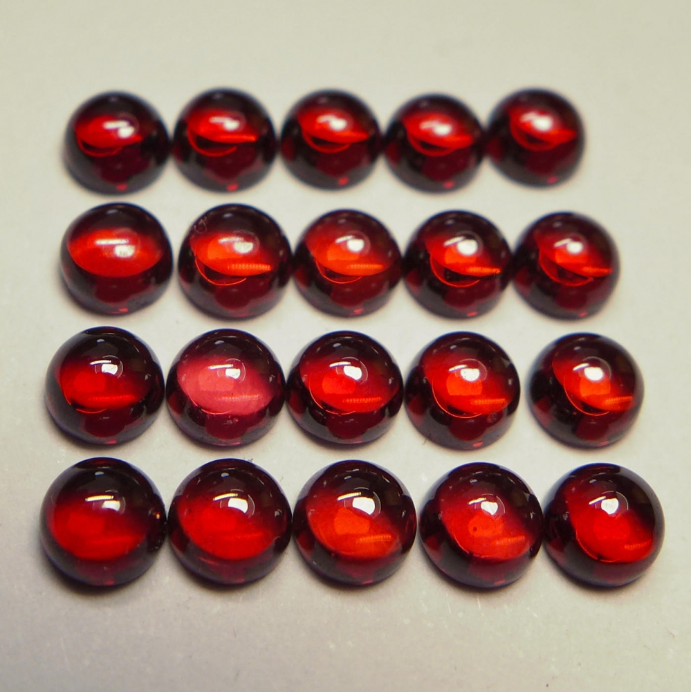 Bild 1 von 8.77 ct. 20 pieces of  red round 4 mm Mosambique Garnet Cabochons