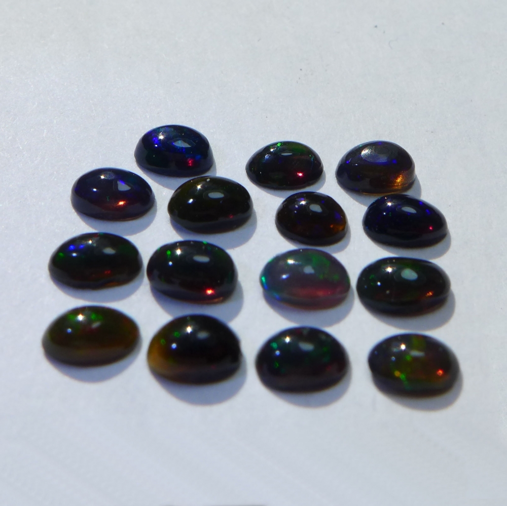 Bild 1 von 2 ct. 15  pieces of  black oval 4.5 x 2.8 mm Multi Color Opals