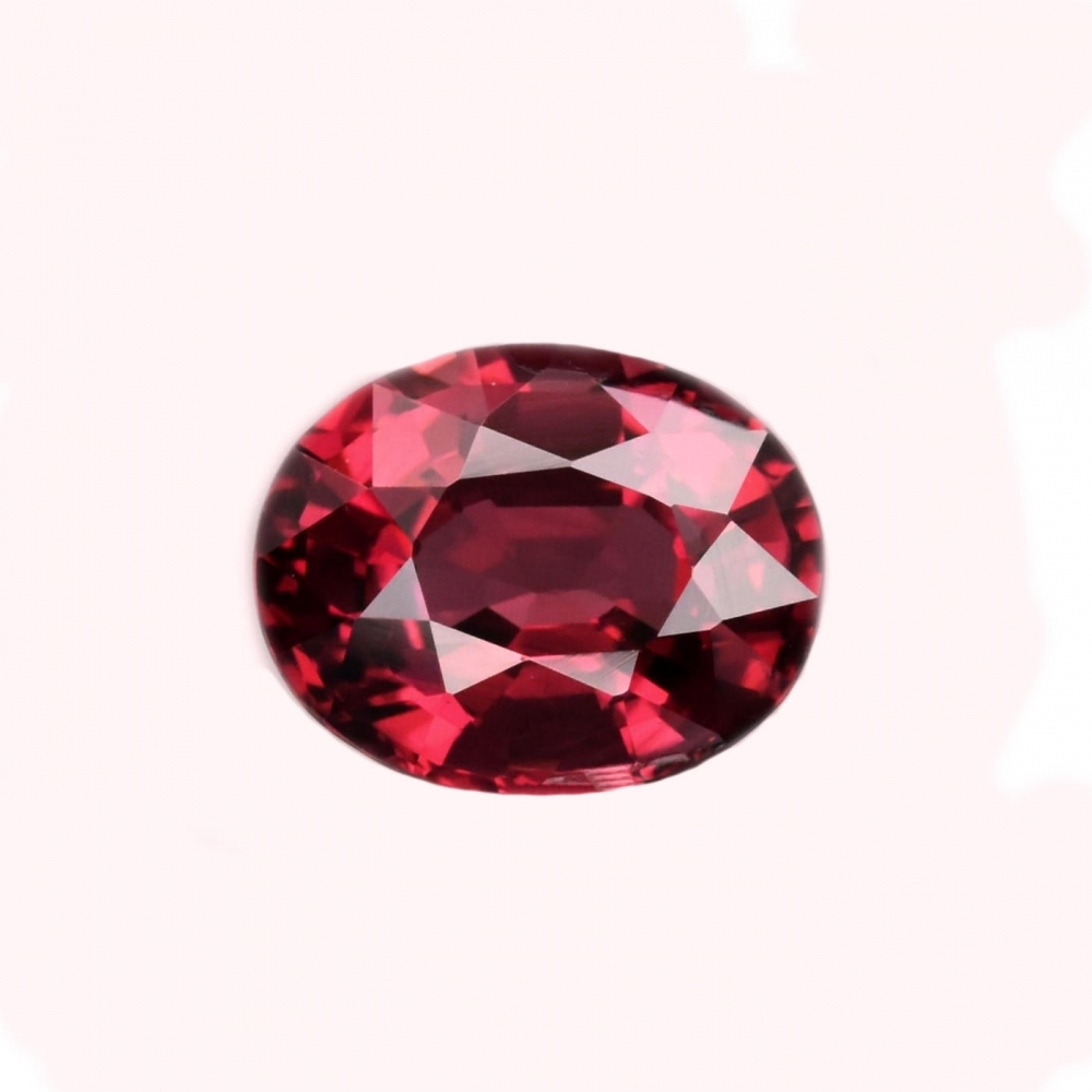 Bild 1 von 1.23 ct. Edler rot - violetter ovaler 6.8 x 5.5 mm Madagaskar Rhodolith Granat