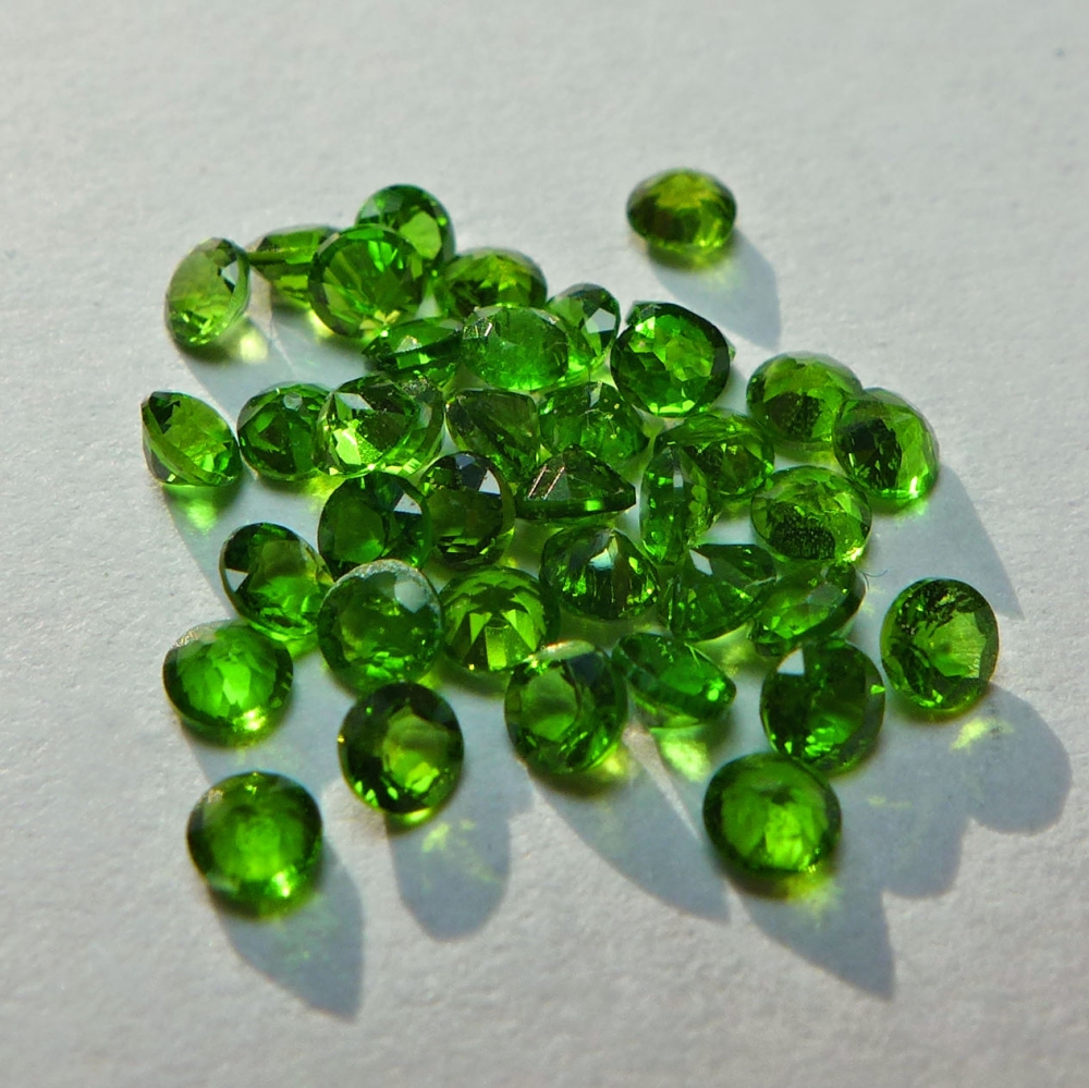 Bild 1 von 1.55 ct. 40 pieces round natural 2 mm Chrome Diopside Gems