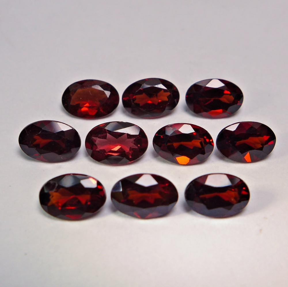 Bild 1 von 5.5 ct. VS! 10 Stück ovale kirschrote 6 x 4 mm Rhodolith Granate