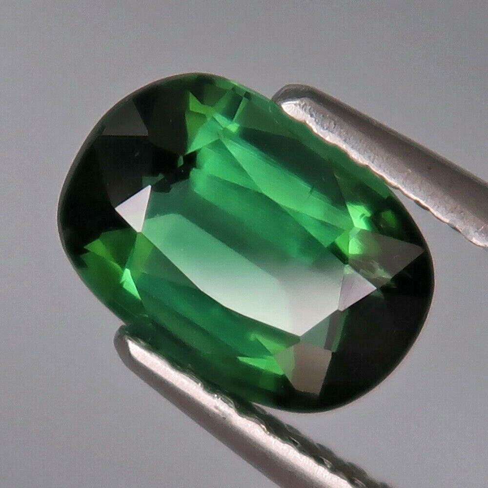 Bild 1 von 1.65 ct. Blau grüner  ovaler 8.5 x 6 mm Mosambik Turmalin