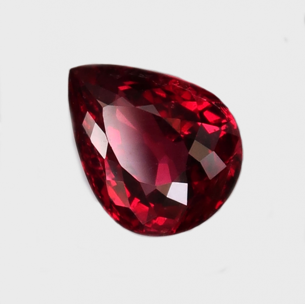 Bild 1 von 2.96 ct. Cherry red  9.7 x 7.6 mm Rhodolite Garnet Pear