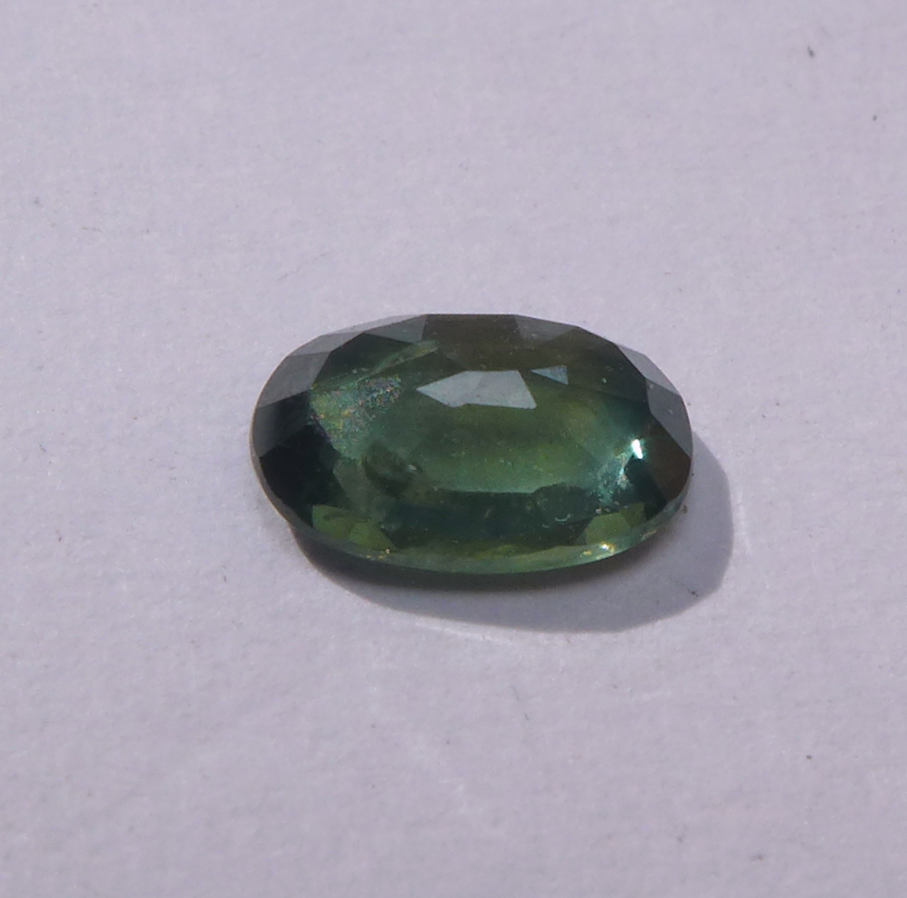 Bild 1 von 1.06 ct.  Feiner grün-blauer ovaler 7.6 x 5.3 mm Afrika Saphir