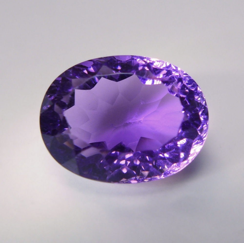 Bild 1 von 6.00 ct VS! Oval natural 13.2 x 10 mm Uruguay Amethyst