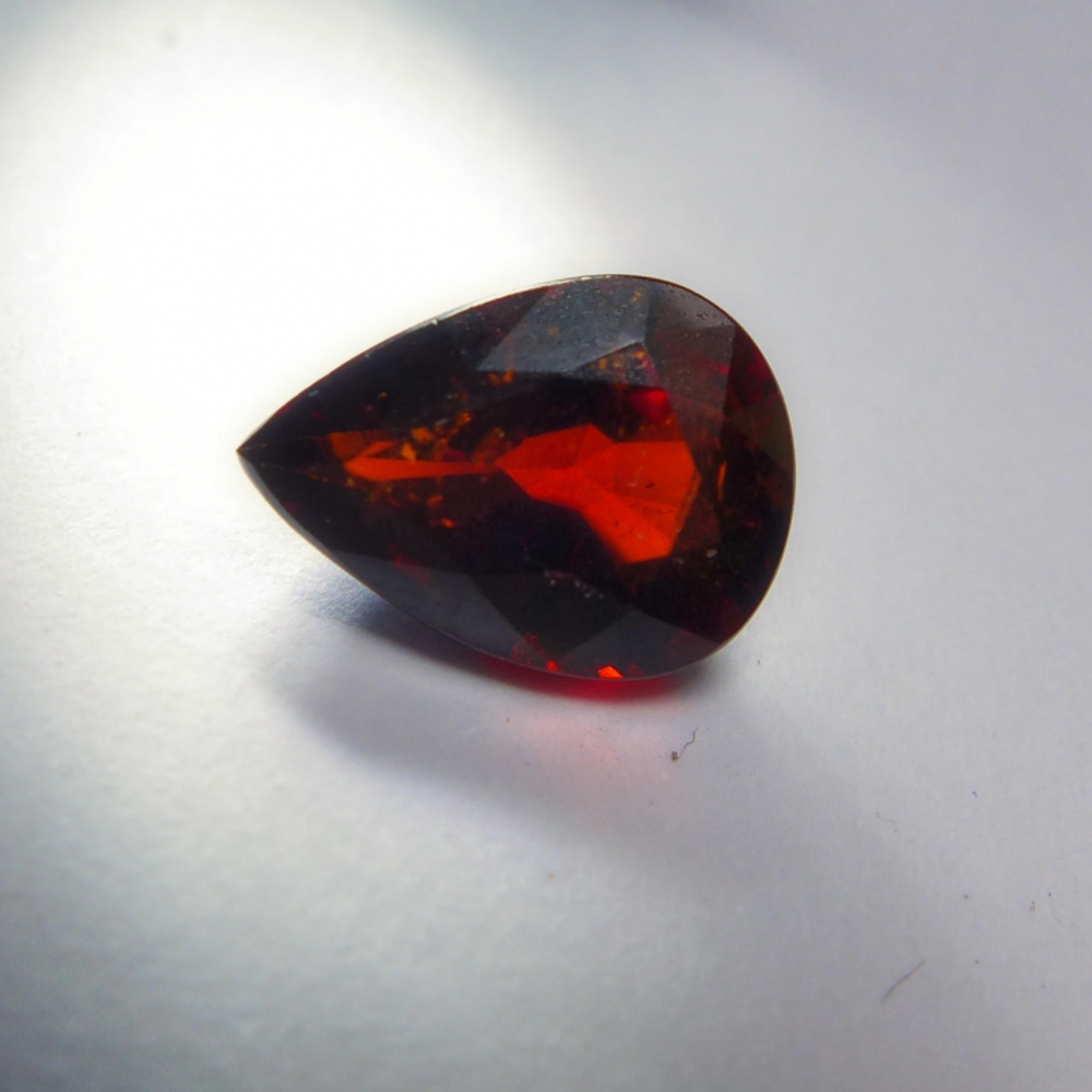 Bild 1 von 2.65 ct. Red  10 x 7.4 mm Rhodolite Garnet Pear